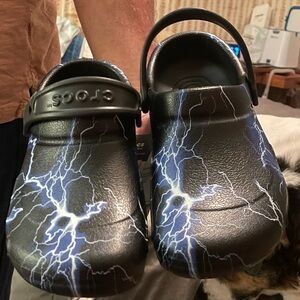 CROCS Black and Blue Lightning CROCS Women’s Size 7